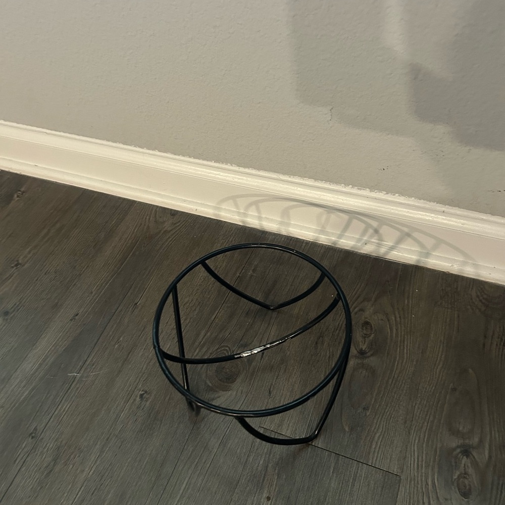 Black Metal plant stand - Picture 2 of 2